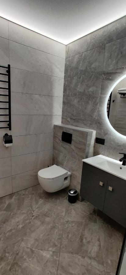 Стильні Апартаменти Атлант Lutsk Bagian luar foto
